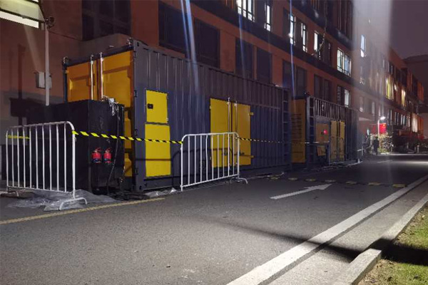 泰来柴油发电机组的输出电压是如何调节的？