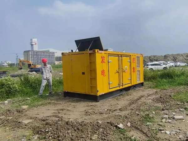 泰来200KW柴油发电机机组每小时的油耗量受哪些因素影响？